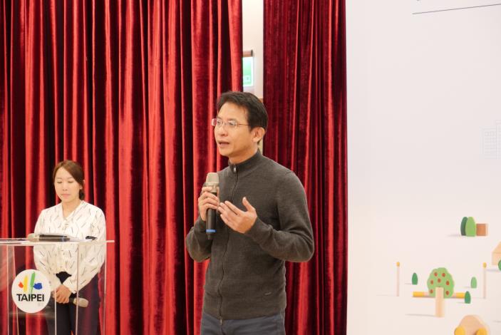 台北市資訊局呂新科局長致詞時表示，學生課堂的研究成果和發想對台北市推動智慧城市的發展是很有意義的