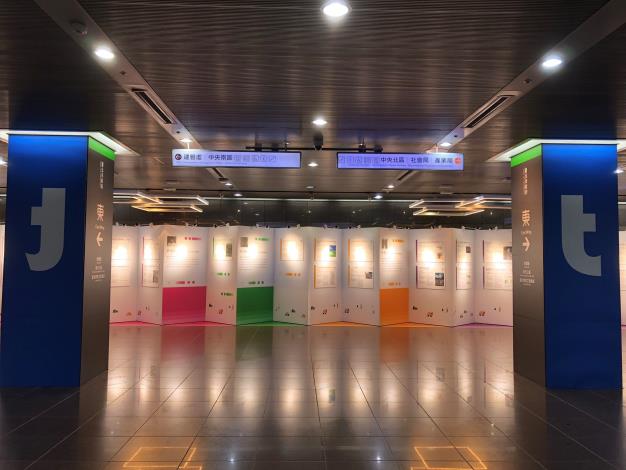 展覽正面展示臺北智慧城市專案辦公室的LOGO「北」，象徵廣納各界意見，齊心推動智慧城市的精神