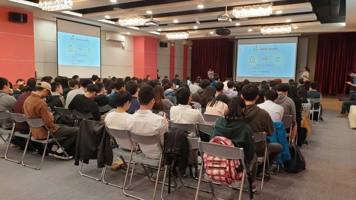 資訊局舉辦公民參與課程合作簡報競賽，現場學生熱烈參與，成果驚豔四座