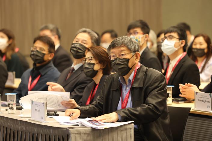 圖5：臺北市政府長官一同參與活動(右至左：臺北市長柯文哲、副市長黃珊珊 、市長室涉外事務總監周台竹、資訊局局長呂新科）