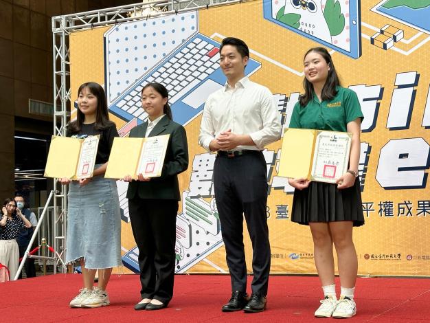 蔣萬安市長與學生合影