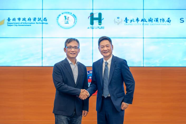 精誠資訊捐贈AI運算伺服器與臺北市政府，由精誠資訊林隆奮董事長與臺北市政府張溫德副市長共同見證儀式