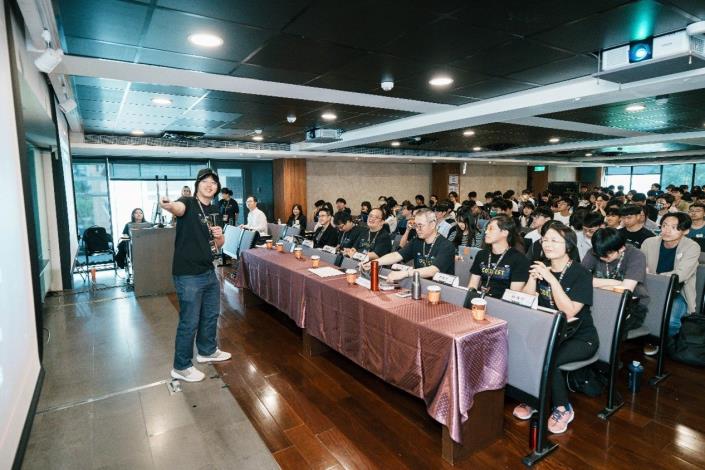 臺北市政府資訊局趙式隆局長親授攻略，說明2026雙北程式設計節競賽新規則