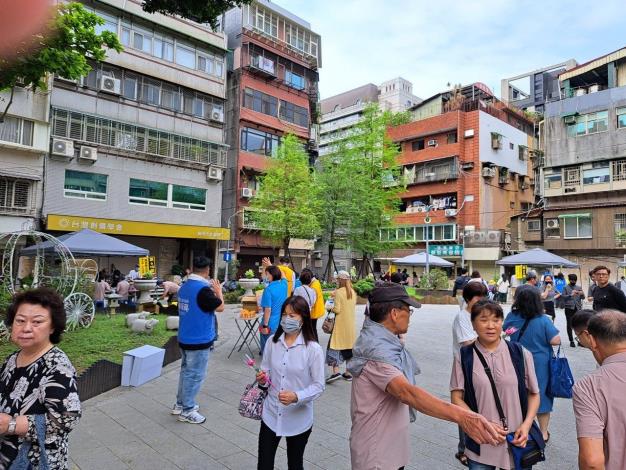 LINE_ALBUM_母親節 1130504_240506_17