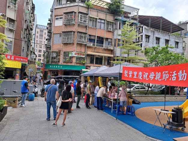 LINE_ALBUM_母親節 1130504_240506_27