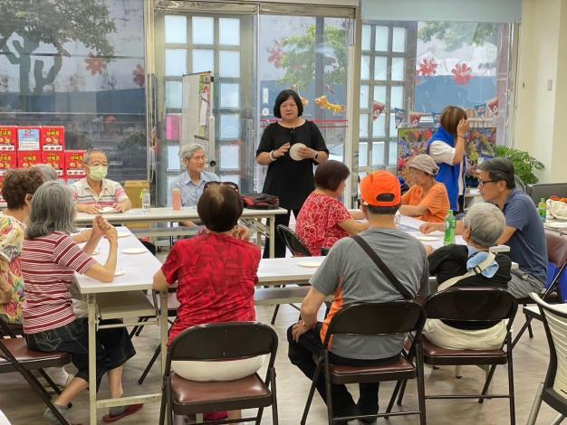 LINE_ALBUM_113.8.13（二）點點畫教學〔副議長團隊〕_240826_6