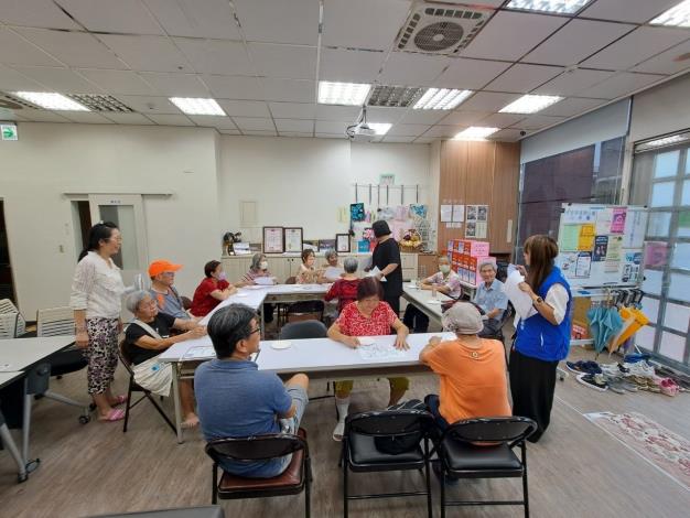 LINE_ALBUM_113.8.13（二）點點畫教學〔副議長團隊〕_240826_3