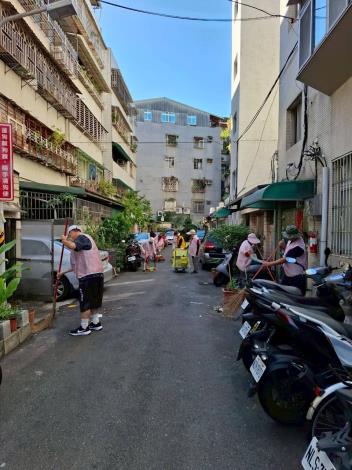 LINE_ALBUM_20251010百齡里清潔日_251016_35