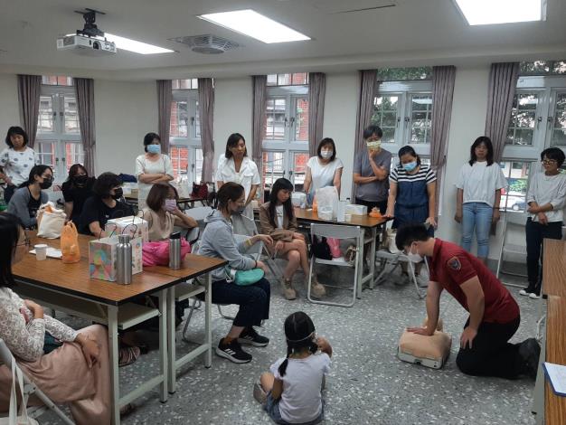 心肺復甦術(CPR) 操作示範