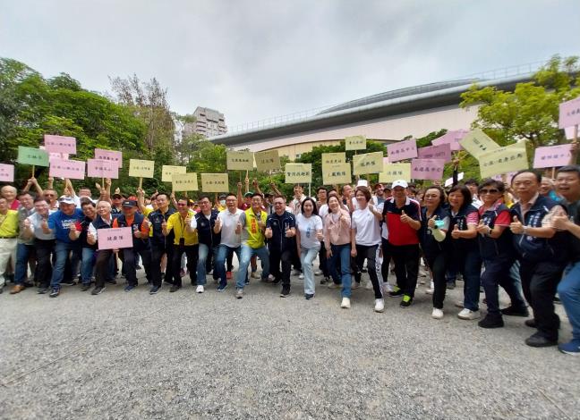 洪區長與全體選手及來賓合影