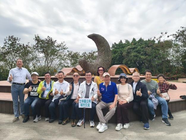 參觀特殊景觀在地理學上稱為「惡地」的月世界