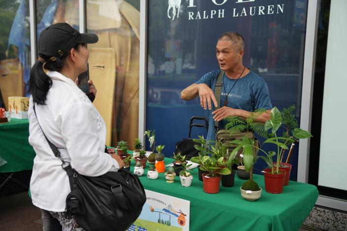民眾與士林小農交流.JPG