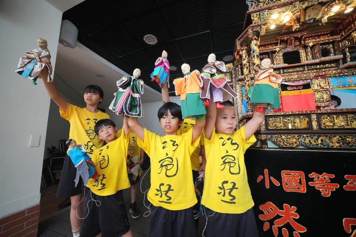 平等國小巧宛然掌中戲團的小小操偶師們