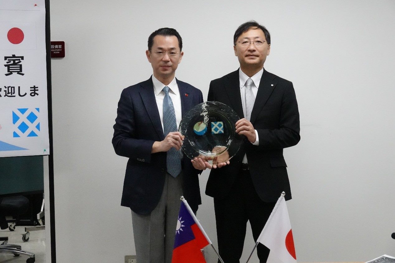 林士斌區長與肌野次雄部長合影留念 林士斌區長與肌野次雄部長合影留念