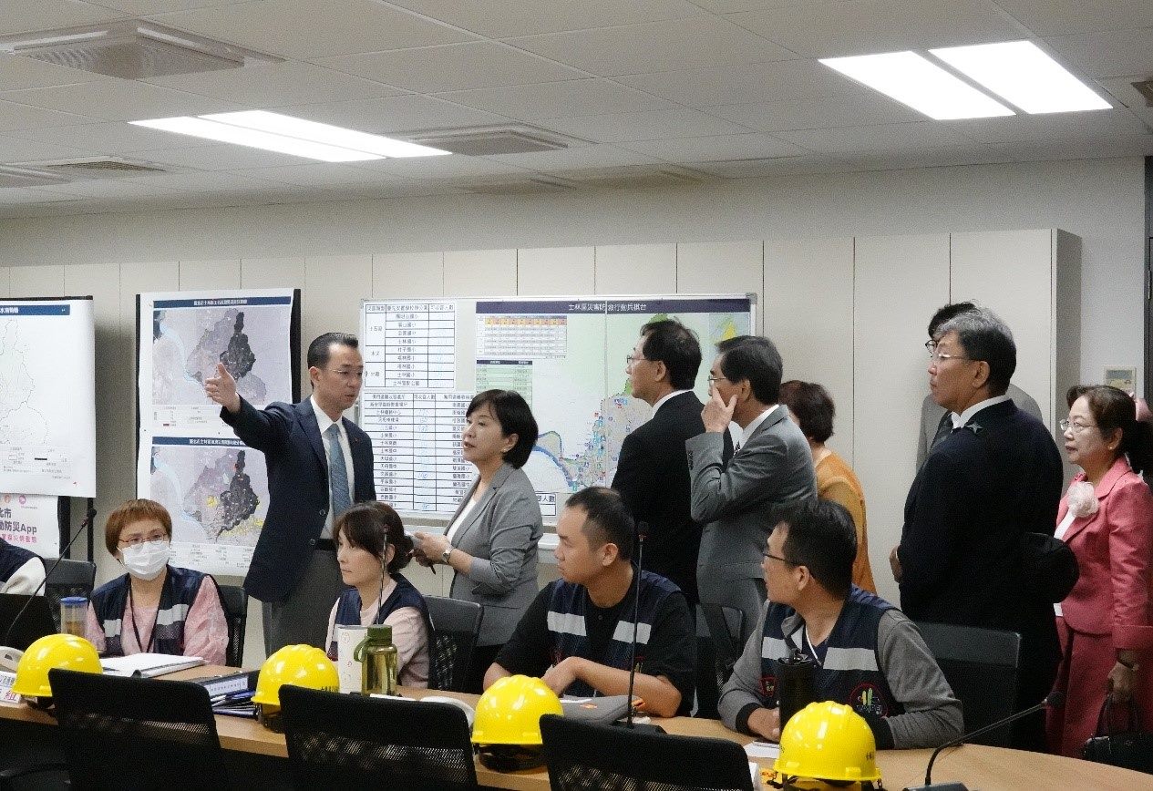 邀請日本友人參觀本區災害應變中心開設應變情形 邀請日本友人參觀本區災害應變中心開設應變情形