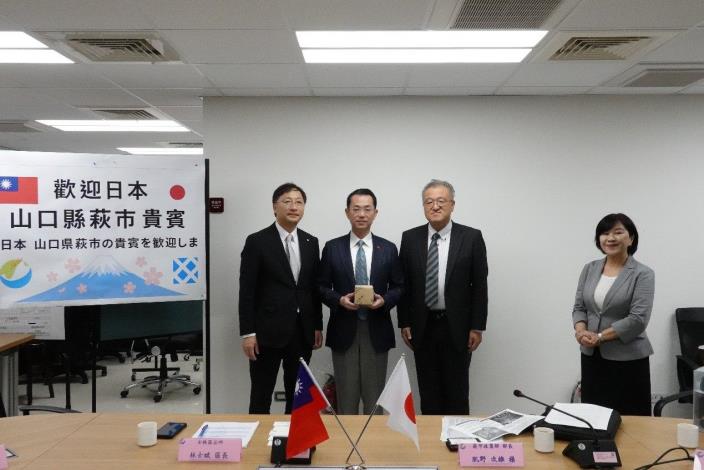 萩市友人致贈當地特產「萩燒」