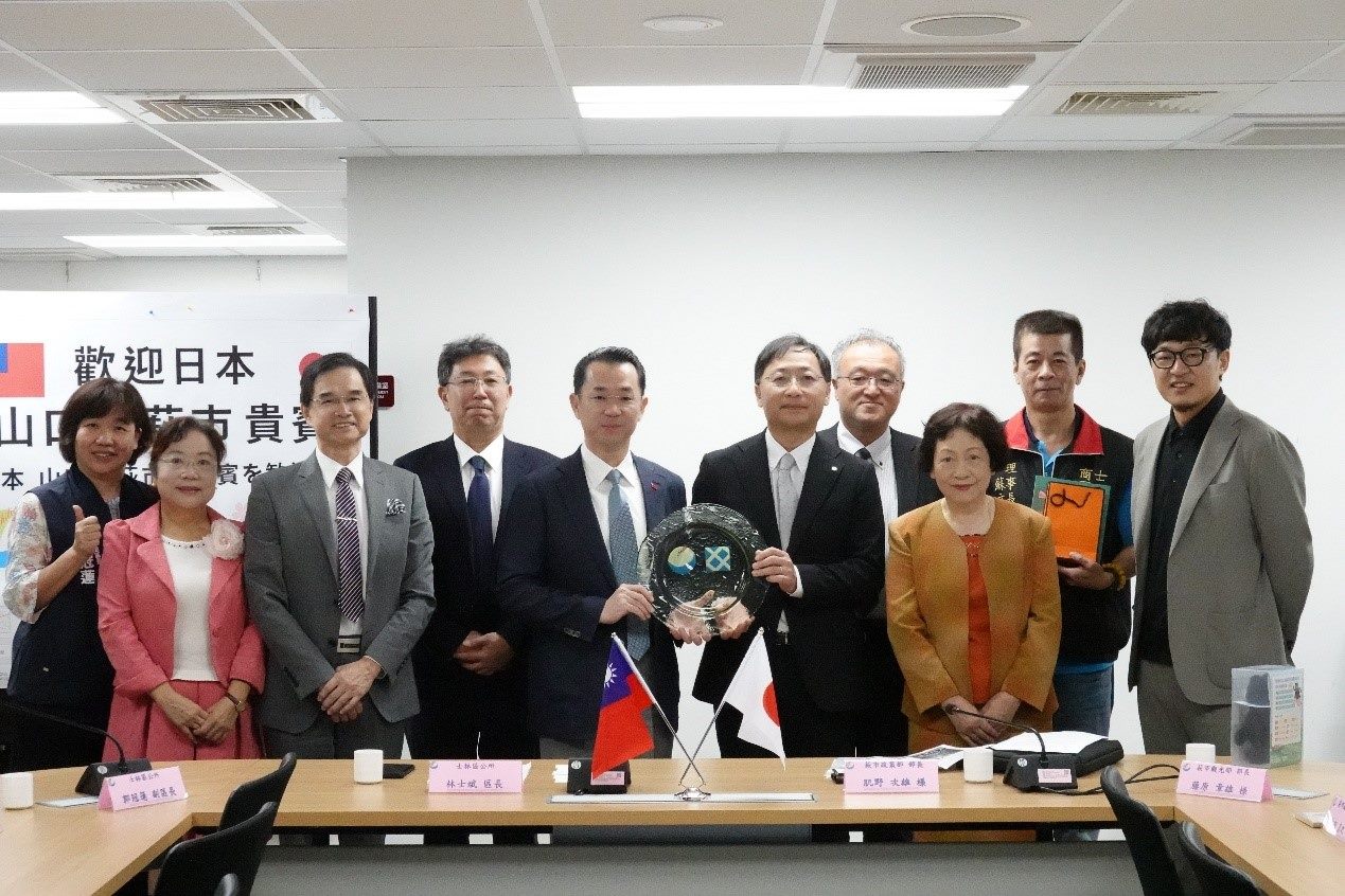 與日本友人合影留念 與日本友人合影留念