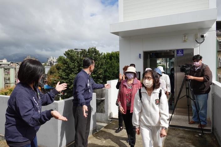 鄰里街坊鄉親電梯搭乘體驗