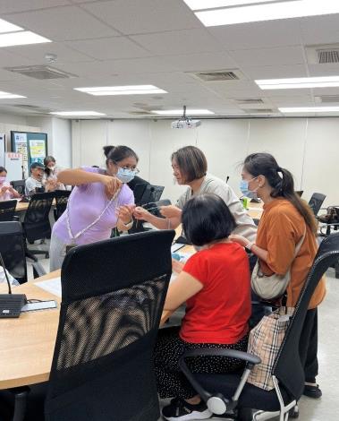 同學間相互切磋學習