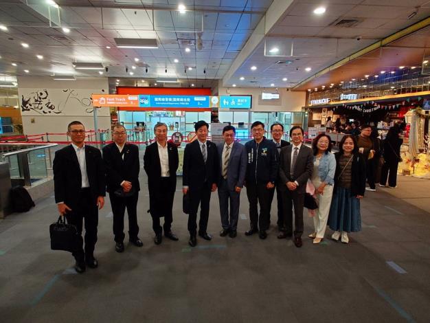 東北町返國前松山機場送機合影