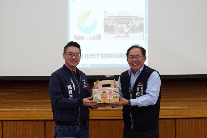后里區賴同一區長回贈農特產-馬鈴薯禮盒。.JPG