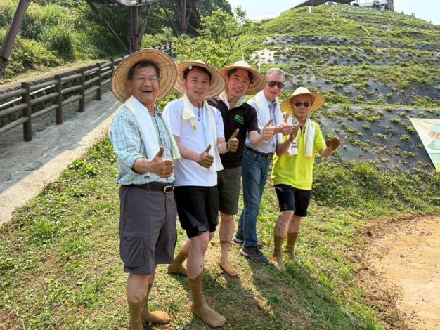 鵝尾山插秧活動合照2