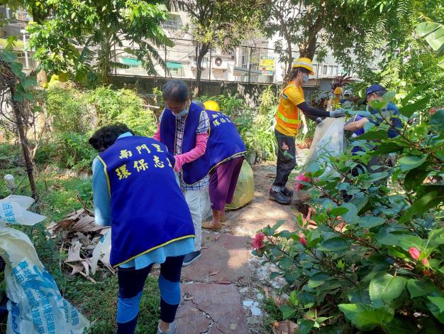 LINE_ALBUM_2025.10.01 南門里清潔日打掃_251002_23