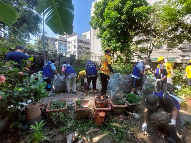 LINE_ALBUM_2025.10.01 南門里清潔日打掃_251002_18