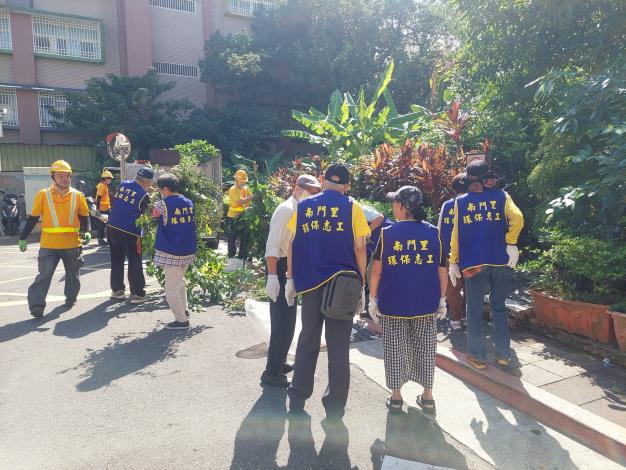 LINE_ALBUM_2025.10.01 南門里清潔日打掃_251002_29