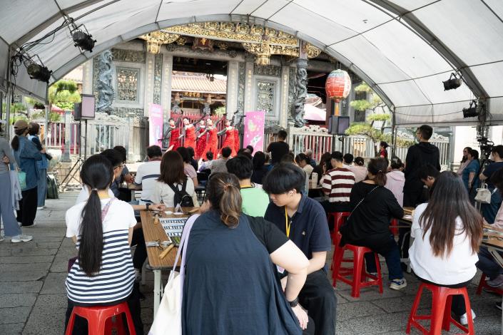 新住民柳柳創意舞團精彩表演