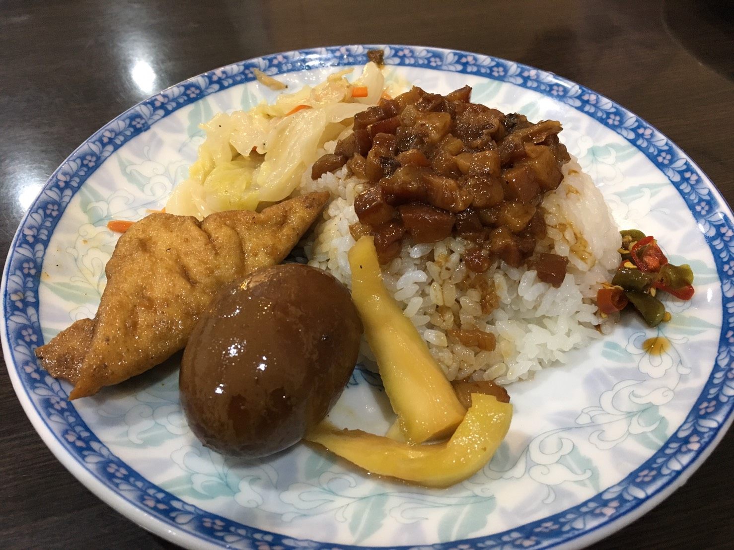 阿義魯肉飯店家一隅