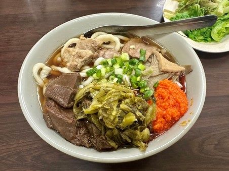 采弘牛肉麵店家一隅