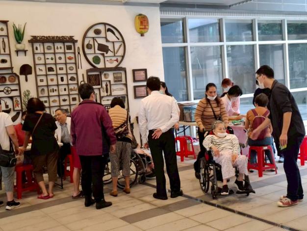 LINE_ALBUM_114／11／01，疫苗注射站_251105_20