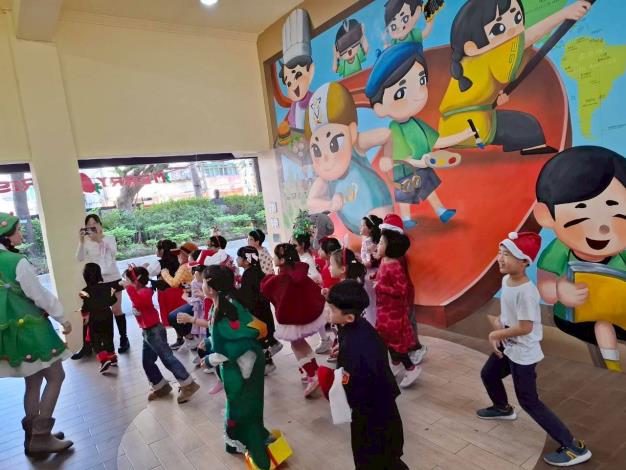 LINE_ALBUM_114／12／24聖誕節活動_251224_127