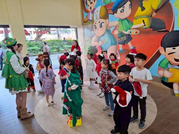 LINE_ALBUM_114／12／24聖誕節活動_251224_129