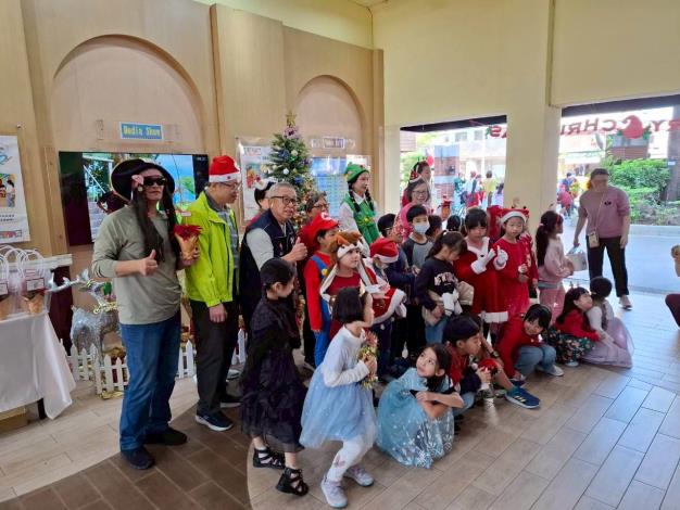 LINE_ALBUM_114／12／24聖誕節活動_251224_109