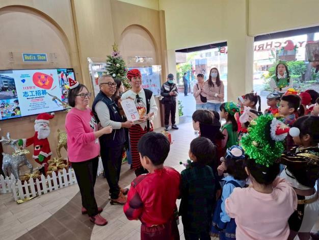 LINE_ALBUM_114／12／24聖誕節活動_251224_133