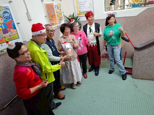 LINE_ALBUM_114／12／24聖誕節活動_251224_15