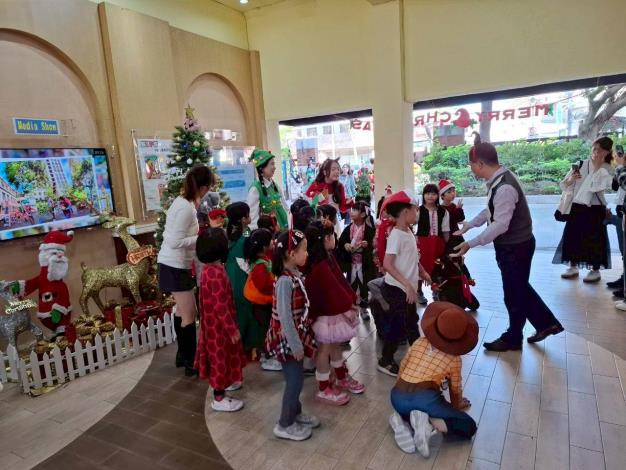 LINE_ALBUM_114／12／24聖誕節活動_251224_123