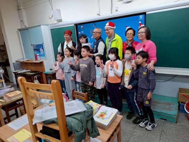 LINE_ALBUM_114／12／24聖誕節活動_251224_13