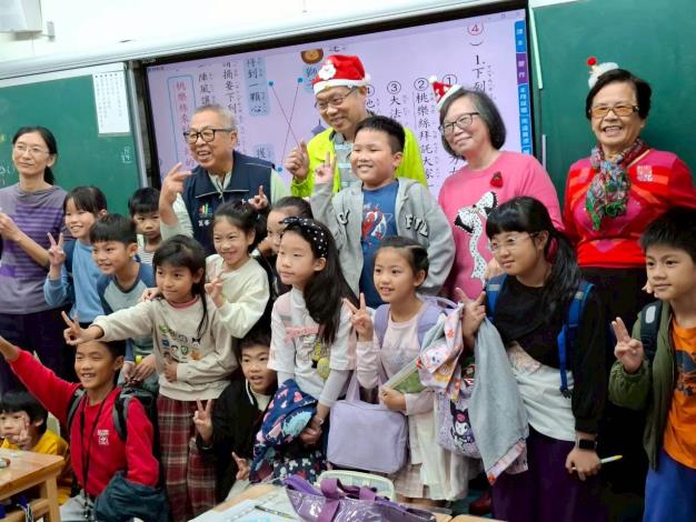 LINE_ALBUM_114／12／24聖誕節活動_251224_3