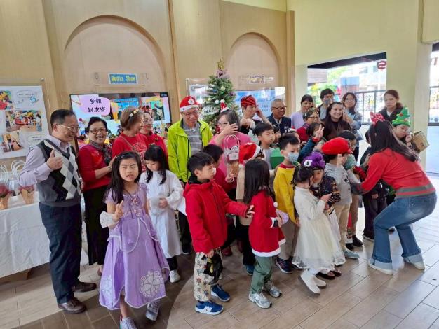 LINE_ALBUM_114／12／24聖誕節活動_251224_69