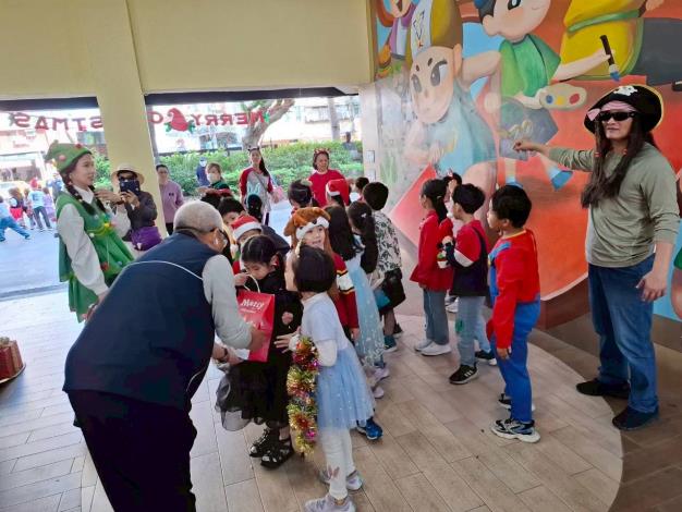 LINE_ALBUM_114／12／24聖誕節活動_251224_113