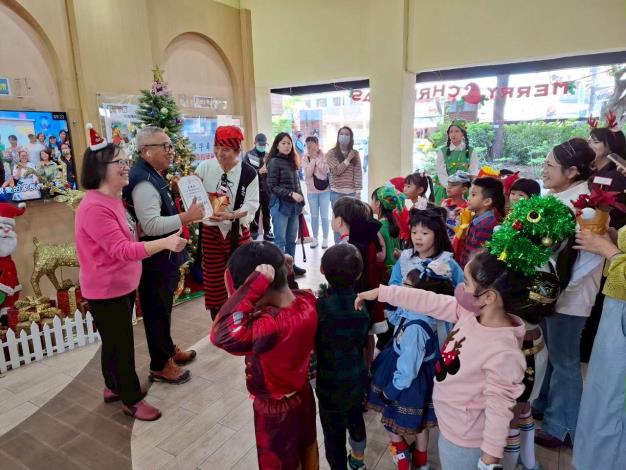 LINE_ALBUM_114／12／24聖誕節活動_251224_131