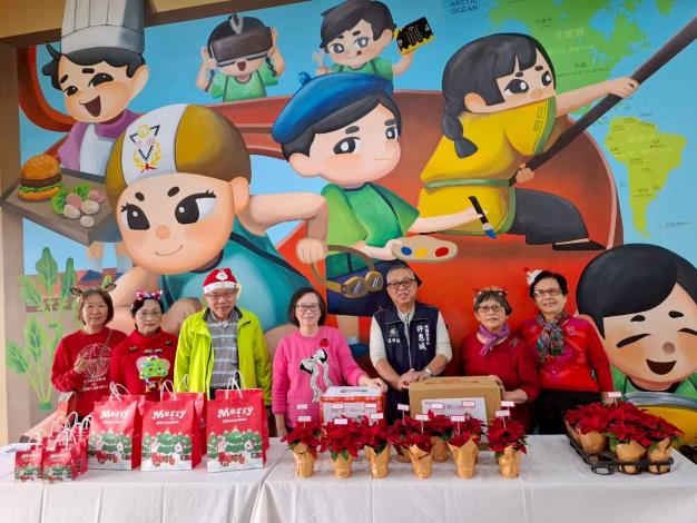 LINE_ALBUM_114／12／24聖誕節活動_251224_169