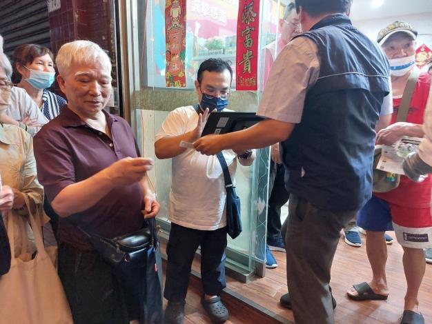 LINE_ALBUM_20240607頂碩里發粽子_260210_62