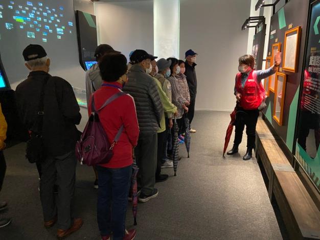 LINE_ALBUM_20221018長青樂活遊台北（翡翠水庫、台灣鐵道博物館）_221101_17_0