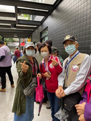 LINE_ALBUM_20221018長青樂活遊台北（翡翠水庫、台灣鐵道博物館）_221101_10