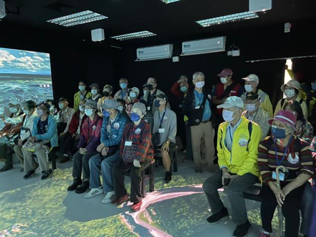 LINE_ALBUM_20221018長青樂活遊台北（翡翠水庫、台灣鐵道博物館）_221101_4_0