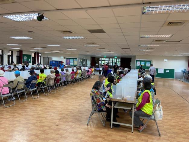 LINE_ALBUM_20221018長青樂活遊台北（翡翠水庫、台灣鐵道博物館）_221101_17